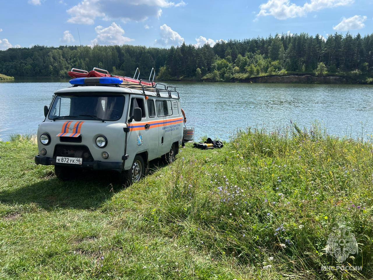 Снова трагедия… В Золотухинском районе Курской области утонул 31-летний мужчина. Происшествие произошло на местном пруду в деревне Кондринка. По предварительной версии, молодой человек рыбачил. Его тело извлекли водолазы Аварийно-спасательной службы Курской области. Все обстоятельства случившегося выясняются. МЧС России напоминает: купайся только на официальных пляжах; соблюдай правила безопасности на воде. МЧС Курск. ПОДПИСАТЬСЯ