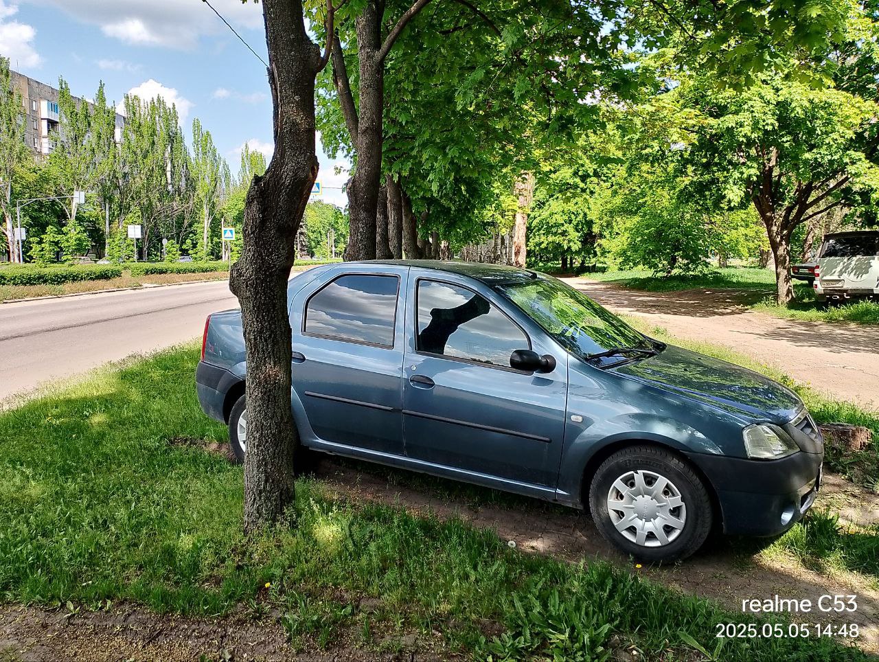Администрация города предупреждает: стоянка автотранспортных средств на газонах будет караться по закону В рамках проводимых сотрудниками управления экологии мероприятий по соблюдению требований «Правил благоустройства территории муниципального образования городской округ город Луганск на владельцев автотранспортных средств составлены протоколы об административном правонарушении за стоянку автотранспортных средств на газонах и иных территориях, занятых зелеными насаждениями. Напоминаем автовладельцам, что согласно пп. 19 п. 4 ст. 9 «На территории муниципального образования запрещается осуществлять движение, остановку и стоянку транспортных средств на газонах и иных территориях, заняты зелеными насаждениями, детских площадках и спортивных площадках». За нарушение требований Правил благоустройства предусмотрена административная ответственность согласно Закона Луганской Народной Республики «Об административных правонарушениях» от 25.04.2024 № 64-I.
