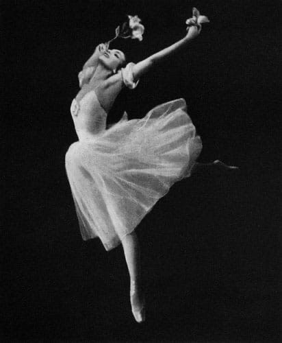 На 94 м году жизни умерла ленинградская балерина заслуженная артистка РСФСР Эмма Минченок сообщила балетный критик Ольга Федорченко Эмма Минченок была артисткой прошедшей через блокаду Ленинграда После эвакуации в 1942 году она поступила в Ленинградское хореографическое училище в класс педагога Феи Балабиной и в 1952 году была принята в труппу Театра оперы и балета им С М Кирова ныне Мариинский театр Эмма Минченок была супругой артиста балета Бориса Брегвадзе архив Мариинского театра kommersant