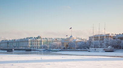 В Эрмитаже выстроились очереди для бесплатного посещения музея   Очередь выстроилась во внутреннем дворе Государственного Эрмитажа для бесплатного посещения музея.  Читать далее