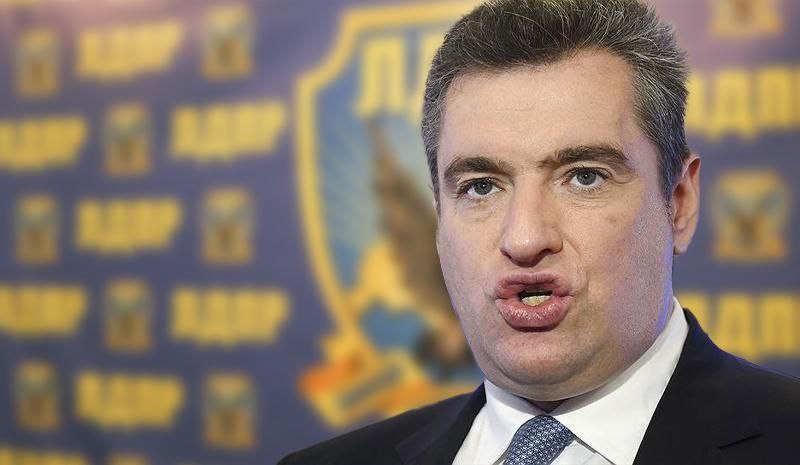 Слуцкий предложил запретить школам скрывать преступления учащихся-мигрантов.   По его мнению, видимо, это было разрешено. И  наверно, поощрялось премиями    "Политик" предлагает создать методические рекомендации для директоров образовательных учреждений, где будут прописаны необходимые действия при выявлении соответствующих ситуаций.  Вы лицо этого удивительного народного избранника, делитантски косящего под Жириновского и под Муссолини одновременно, видели?  А теперь представим себе, как он это предложение, традиционно быкуя на камеру, произносит.  И понимаем, зачем это чудо нужно в Думе: веселить народ. И раздражать.  Интересно, а в Думе когда-нибудь начнется реальная работа вместо вот этого вот всего?  Подписывайтесь: ТГ: БогданоV. О школе и не только VK: