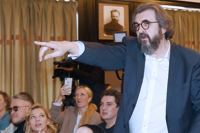 С Игорем Золотовицким простятся в субботу 17 января в МХТ имени Чехова Гражданская панихида начнется в 10 утра на основной сцене театра В 13 00 состоится отпевание в храме Софии Премудрости Божией в Средних Садовниках В тот же день Игорь Яковлевич будет похоронен на Троекуровском кладбище Москвы Об этом сообщили в социальных сетях театра Ректора Школы студии МХАТ не стало 14 января Причиной смерти стало онкологическое заболевание Фото Екатерина Чеснокова РИА Новости Подписаться на Российскую газету в Читать нас в MAX