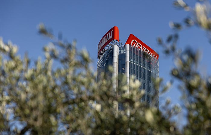 В Милане оцепили квартал из-за риска обрушения знака Generali с небоскреба Захи Хадид Фото: Emanuele Cremaschi/Getty Images