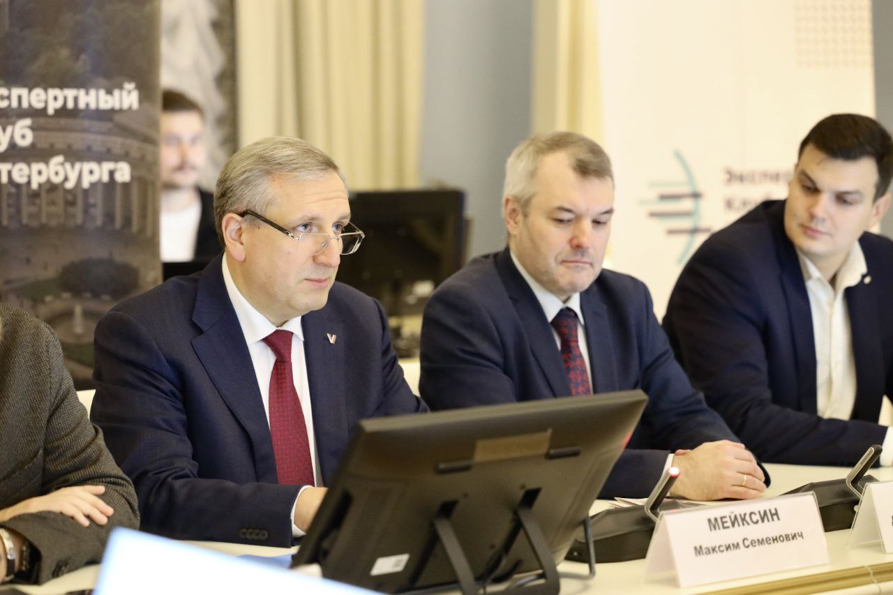 В рамках заседания Экспертного клуба Петербурга обсуждаем сегодня с коллегами подготовку к избирательным кампаниям 2026 года Одной из главных тем станет обсуждение новых схем одномандатных избирательных округов к выборам депутатов в Государственную Думу России и Законодательное Собрание Санкт Петербурга