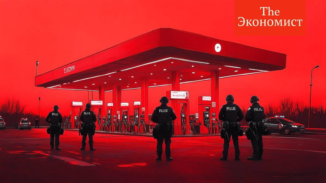 На Курилах запретили продавать больше 10 литров топлива в одни руки Вслед за Крымом Забайкальем и Приморьем дефицит топлива возник на Курильских островах Местная администрация предупредила что с 20 августа в одни руки будут отпускать не более 10 литров Аи 92 Это ограничение введено для гарантированного обеспечения транспорта экстренных и специальных служб а также юридических лиц которые обеспечивают жизнедеятельность района Мы надеемся на ваше понимание и терпение заявили в мэрии муниципалитета The Экономист