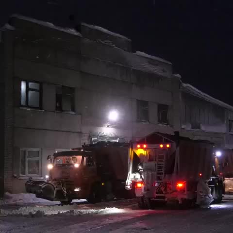 Усиление уборки снега в Новосибирске и Кировской области на новогодние праздники