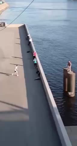 Петербургские серферы наслаждаются жарой, как на Бали