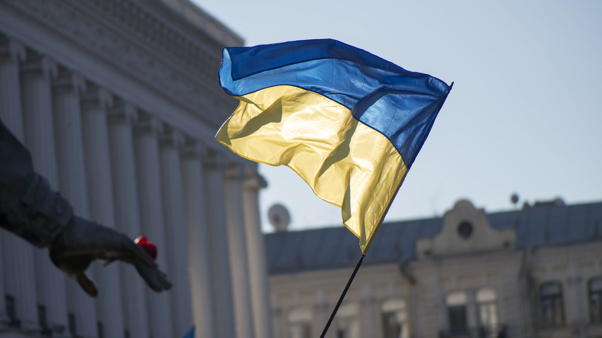 Издательство на Украине решило уничтожить тираж детской книги украинской писательницы, которая писала посты в соцсетях на русском языке, сообщило украинское издание "Страна.ua".