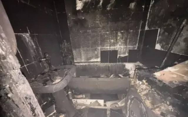 В Уфе задержали подозреваемого в поджоге квартиры на улице Ферина Пожар произошел накануне утром По предварительной версии 40 летняя хозяйка квартиры поссорилась с мужем Чтобы навредить ей супруг будучи пьяным поджог жилье с помощью горючей жидкости Подозреваемый задержан в его отношении изберут меру пресечения Фото МЧС Башкирии Подписывайтесь на Ъ Уфа Оставляйте бусты