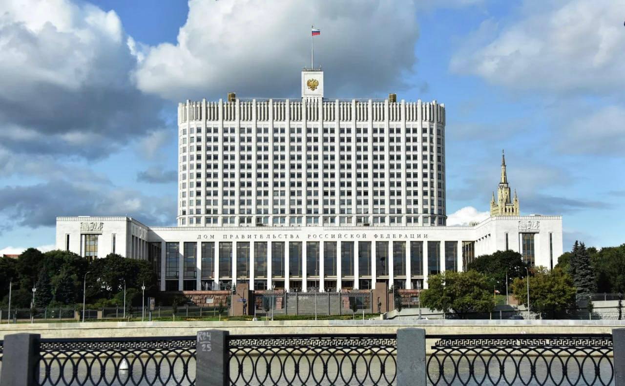 В России расширили список запрещенных наркотических веществ 14 новыми позициями. Из постановления правительства следует, что в обновленный перечень, в частности, вошли опасные для жизни и здоровья людей вещества из числа синтетических каннабиноидов и опиоидов. К примеру, флуонитазен, норизотонитазен и гексагидроканнабинол.