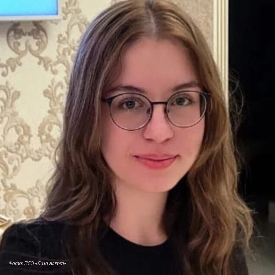 В Сочи пропала 19 летняя девушка из Коломны 3 сентября София прилетела в Сочи после чего ее местонахождение стало неизвестно На поиски девушки прилетел ее отец У Софии Магомедовой рост 159 см худощавое телосложение русые волосы голубые глаза Всех кто обладает какой либо информацией о местонахождении Софии просят сообщить в полицию или на горячую линию поискового отряда Лиза Алерт Утренний Юг прислать новость