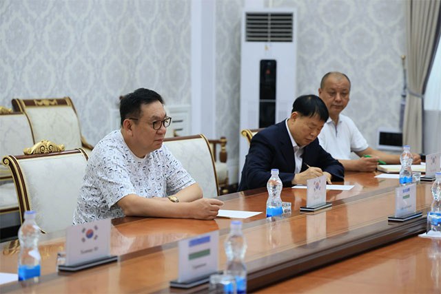 Южнокорейская AHA Co Ltd запускает в Узбекистане производство электронных досок и зарядных станций В Фергане при участии южнокорейских инвесторов реализуется крупный промышленный проект Хоким области Хайрулло Бозоров провёл встречу с руководителем компании AHA Co Ltd Ку Ги До одного из мировых лидеров в производстве образовательного и медицинского оборудования English O zbek tilida Ўзбек тилида На русском