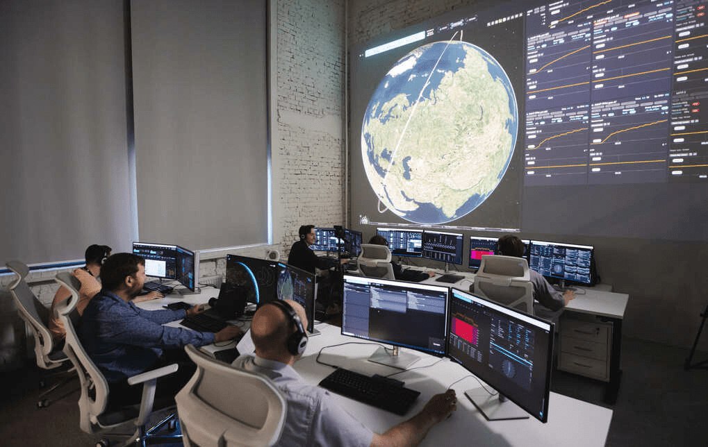 Запуск 16 первых низкоорбитальных спутников широкополосного доступа в интернет которые разрабатывает Бюро 1440 отложили на 2026 год узнал Ъ Изначально отправить их на орбиту планировали в 2025 м По словам источников газеты перенос сроков может быть связан с тем что компания не успела произвести нужное количество аппаратов До этого в Минцифры говорили что положенные 16 спутников готовы vc ru future 2702732