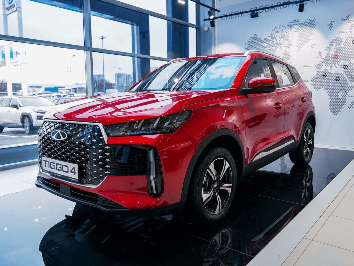 Китайский автопроизводитель Chery объявил ценовой диапазон предстоящего IPO компания предложит 297 4 млн акций по цене от 27 75 до 30 75 гонконгских долларов Всего она собирается привлечь до 9 1 млрд гонконгских долларов или 1 2 млрд Chery также объявил что к 2027 году уйдёт с российского рынка второго крупнейшего для него после Китая vc ru money 2219321