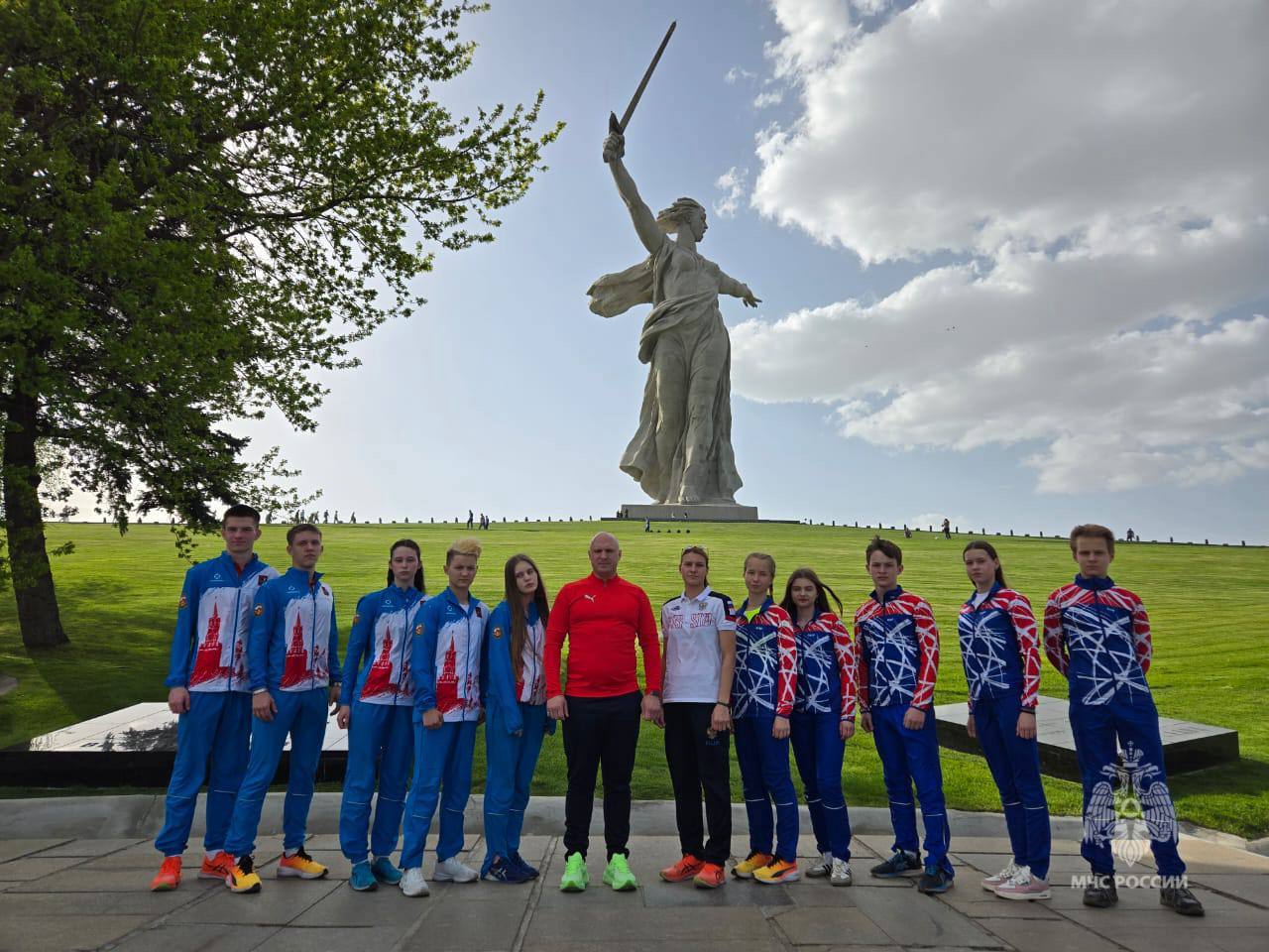 #СпортивныйДайджест В Волгограде прошли XXIV соревнования по пожарно-спасательному спорту на приз «Кубок Победы» В течение 3 дней за главный приз боролись представители 16 команд из разных уголков нашей страны. По итогам всех соревновательных дней спортсмены из команды ГУ МЧС России по г. Москве показали отличные результаты и стали бронзовыми призерами в общекомандном зачете среди юношей и девушек. Поздравляем наших спортсменов с отличными результатами и желаем дальнейших побед!
