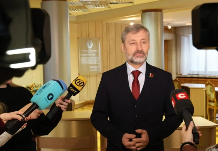 Олег Щербов удостоен медали Франциска Скорины Директор Солигорской детской школы искусств Олег Щербов награжден медалью Франциска Скорины Соответствующий указ Президент Беларуси Александр Лукашенко подписал 4 мая Медаль Франциска Скорины это государственная награда за заслуги в сфере науки образования и культуры