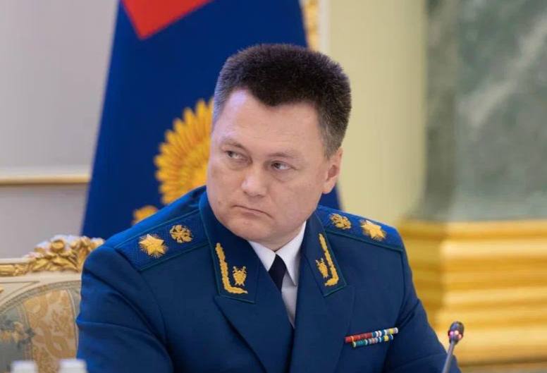 До чего таксисты докатились – выяснят прокуроры. Игорь Краснов поручил проверить обоснованность увеличения цен агрегаторами и перевозчиками в условиях ограничений работы мобильной связи и интернета. ‼ Глава надзорного ведомства потребовал незамедлительно реагировать на факты нарушений прав пассажиров. В том числе, если в действиях участников рынка обнаружатся признаки сговора. Подробнее – на сайте Генпрокуратуры России.