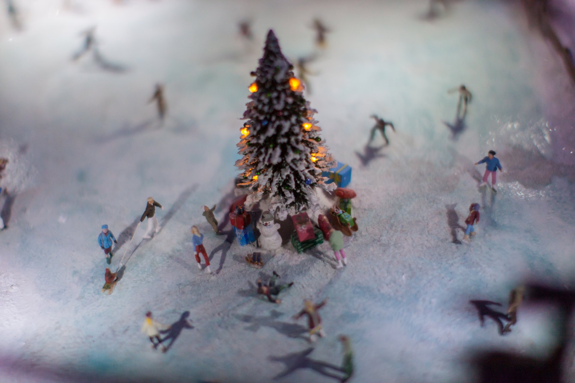 Из за катка на Конюшенной площади перекроют движение Не получится проехать на машине по Конюшенной площади и набережной канала Грибоедова от Ново Конюшенного моста до Мало Конюшенного моста с 11 ноября до 31 января Также с 11 по 15 ноября запретят остановку на набережной от Ново Конюшенного моста до Мало Конюшенного моста и по Михайловскому проезду от д 2 лит А по набережной канала Грибоедова до Конюшенной площади