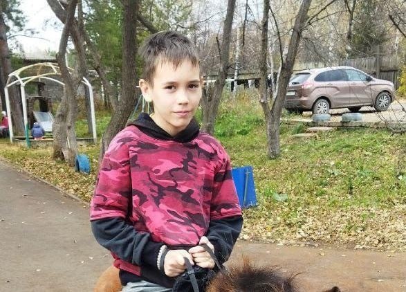 В Челябинской области пропал 12-летний мальчик О его пропаже сообщили в региональном управлении МВД. Мальчик ушел из дома в поселке Полетаево вечером 5 мая. Он был одет в черный спортивный костюм с надписью NIKE и серые кроссовки. Рост ребенка — около 145 сантиметров, у него худощавое телосложение, карие глаза и темные волосы. Всех, кто видел пропавшего, просят звонить по номеру дежурной части: +7 35144 9-92-31.