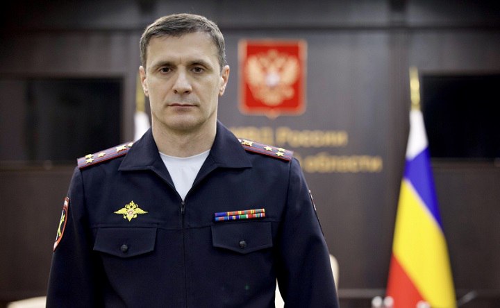 Назначен новый главный наркоборец Ростовской области Полковник полиции Идрис Вагапов возглавил Управление по контролю за оборотом наркотиков ГУ МВД России по Ростовской области сообщили в пресс службе ведомства 48 летний руководитель родом из Кабардино Балкарии в 1999 году окончил университет по специальности Юриспруденция Начал службу в 2001 году с должности оперуполномоченного уголовного розыска ОВД Октябрьского района Ростова В 2009 году стал замначальника отдела начальником криминальной милиции также занимал руководящие должности в Управлении на транспорте МВД России по СКФО Идрис Вагапов женат воспитывает пятерых детей Имеет медали За отличие в службе I II и III степеней В его обязанности войдут борьба с организованной наркопреступностью и профилактика наркомании среди молодежи новости ростовскаяобласть Подпишись на donnewsru