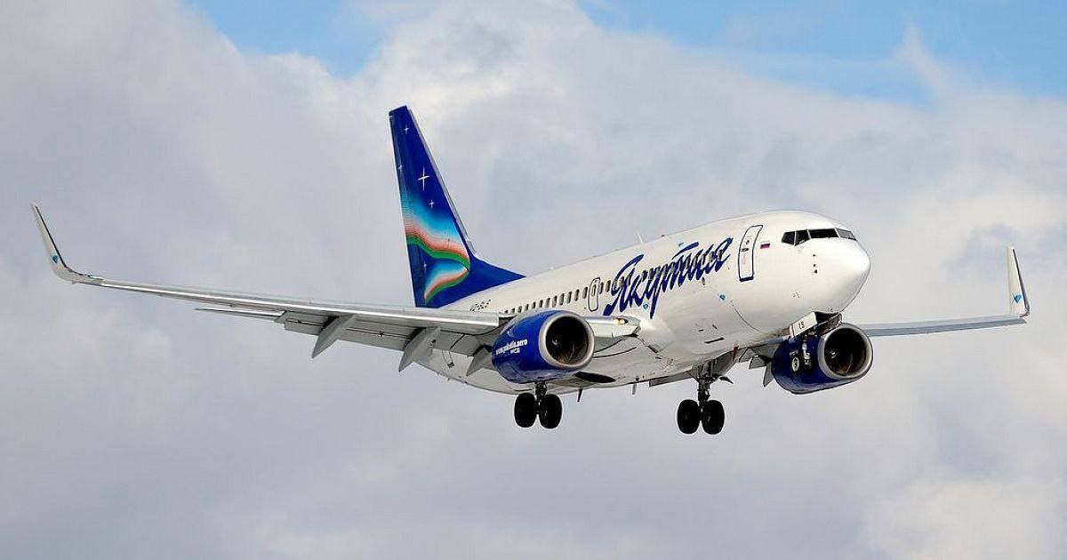 Якутская транспортная прокуратура контролирует ситуацию с задержанным рейсом из Санкт Петербурга в Якутск По предварительным данным 24 12 2025 воздушное судно авиакомпании Якутия выполнявшее рейс ЯК 488 из Санкт Петербурга в Якутск из за технической неисправности благополучно приземлилось на запасной аэродром Внуково В настоящее время проводится оценка состояния технического состояния воздушного судна  Якутской транспортной прокуратурой организовано проведение проверки о безопасности полетов контролируется соблюдение прав пассажиров указанного рейса В случае нарушения прав пассажиры могут обратиться к дежурному прокурору Восточно Сибирской транспортной прокуратуры по номеру телефона 8 914 011 68 91 vstproc   Подписаться   t me sevzarya ulusmedia