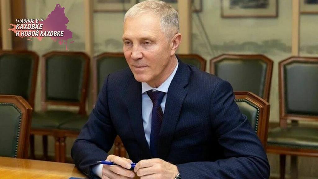 В Херсонской области введены новые меры поддержки для ветеранов труда   Губернатор Херсонской области Владимир Сальдо подписал закон, который обеспечивает социальную поддержку ветеранам труда региона. Этот документ вступил в силу 30 июня 2025 года, как сообщили в Правительстве Херсонской области.  Ветераны труда теперь смогут бесплатно пользоваться городским транспортом, исключением являются такси и маршрутки, а также получать услуги по изготовлению и ремонту зубных протезов, проходить медобслуживание вне очереди и устанавливать квартирные телефоны без ожидания.  Поддержка предназначена для женщин старше 60 лет и мужчин старше 65 лет, которые получают пенсию. Также был изменен региональный закон о присвоении звания «Ветеран труда», и теперь меры поддержки регулируются отдельным законом.