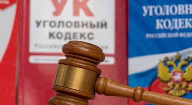 Салаватский городской суд рассмотрит уголовное дело бывшего главного бухгалтера ООО Миллениум обвиняемой в присвоении совершенном с использованием служебного положения в особо крупном размер По версии следствия главный бухгалтер при формировании документов вносила недостоверные сведения о размере своей зарплаты указывая сумму больше чем она была определена соглашением с работодателем Таким образом она получила и присвоила более 3 5 млн руб Фото Олег Харсеев Коммерсантъ Подписывайтесь на Ъ Уфа Оставляйте бусты