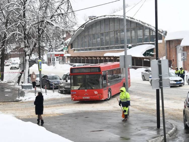 В Казани одобрили реконструкцию Чеховского рынка В Казани официально разрешили проведение работ по реконструкции Чеховского рынка Соответствующие документы выданы на строительство и обновление объектов промышленно торгового назначения Об этом на деловом понедельнике сообщил начальник управления градостроительных разрешений Марсель Абдулхаков Подробнее на нашем сайте Подписаться Сообщить новость   Вести Татарстан в MAX