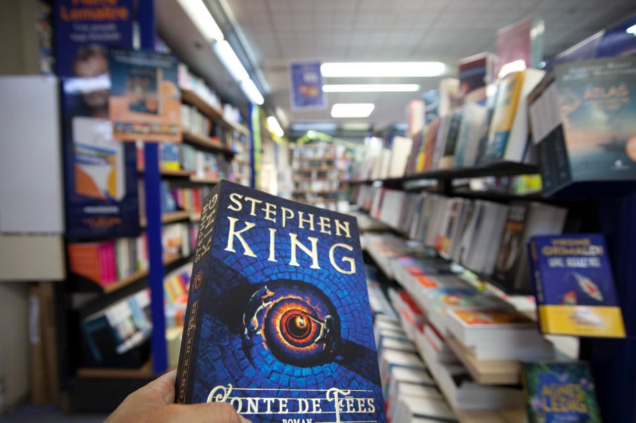 Издательство АСТ продлило права на книги Стивена Кинга вышедшие в России до 2022 года Об этом рассказала гендиректор издательства АСТ Азбука Татьяна Горская На какой срок продлены права Горская не уточнила сославшись на то что это коммерческая информация При этом права на новые произведения Кинга АСТ по прежнему не получает Reuters Telegram Max