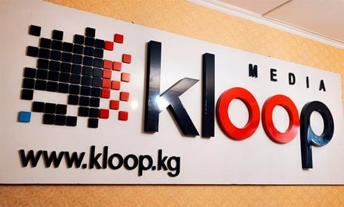 Суд в Кыргызстане признал издания Temirov Live Kloop kg и Айт айт десе экстремистскими Экстремистскими признаны не только материалы вышеназванных изданий но и деятельность их владельцев Т Б М Болот Темиров Temirov Live и Айт Айт Десе и Т Р Р Ринат Тухватшин Kloop kg Согласно закону Кыргызстана О противодействии экстремистской деятельности распространение материалов экстремистских организаций запрещено за это могут привлечь к уголовной ответственности ℹ  Журналист расследователь Болот Темиров выдворенный из Кыргызстана в ноябре 2023 года с пятилетним запретом на въезд и сооснователь Kloop kg Ринат Тухватшин сейчас живут за границей После заявлений МВД о призывах к массовым беспорядкам на страницах Temirov Live и Айт Айт Десе было возбуждено уголовное дело по которому задержали 11 журналистов В октябре 2024 года директор Temirov Live Махабат Тажибек кызы получила шесть лет тюрьмы акын Азамат Ишенбеков пять двое журналистов три года пробации а остальных оправдали Давление на редакцию Kloop kg продолжается сайт заблокировали в 2023 году в 2024 м ликвидировали его юридическое лицо а в сентябре 2025 го четверо бывших сотрудников были осуждены по обвинению в провокации недовольства и организации беспорядков Подробнее на нашем сайте Актуальные новости из Центральной Азии fergananews