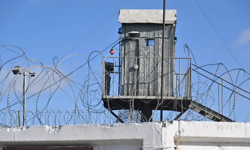 Севастопольский городской суд назначил наказание в виде лишения свободы сроком на 14 лет крымчанину который передавал фотографии дислокации кораблей Черноморского флота и вертолетов Росгвардии вооруженным силам Украины сообщил в среду Центр общественных связей ЦОС ФСБ
