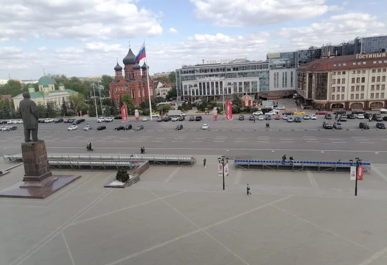 В Туле запретят въезд и выезд на парковку на площади Ленина с улицы Советской Как сообщает городская администрация, это необходимо для обеспечения безопасности дорожного движения и исключения конфликта «пешеход-транспорт». Заехать на парковку и уехать с нее можно будет только с улицы Менделеевской. Сейчас устанавливаются дорожные знаки и меняется горизонтальная разметка по утвержденной схеме.