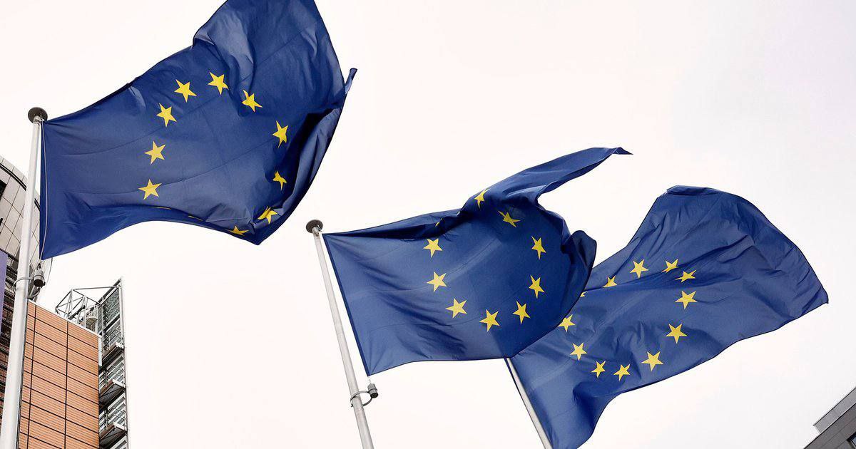 Венгрия Чехия Словакия и Польша подали иск против миграционного пакта ЕС Как сообщает Euronews четыре страны Центральной Европы оспаривают новые правила Брюсселя обязывающие членов ЕС принимать мигрантов или платить за отказ в специальный фонд Будапешт Прага Братислава и Варшава отвергают все предложенные варианты заявляя что навязанный механизм вызовет сильное недовольство среди граждан По данным источников телеканала если большинство стран Евросоюза также откажутся участвовать в программе Еврокомиссия не сможет их оштрафовать НАШИ РЕСУРСЫ Telegram Tik tok YouTube RUTUBE