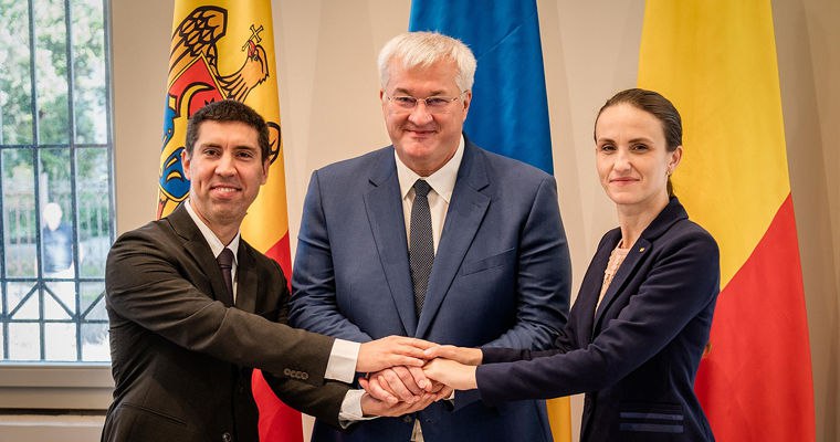 Формат сотрудничества Украины, Молдовы и Румынии получил официальное название  Трехсторонний формат "Украина-Молдова-Румыния", в рамках которого уже состоялись несколько встреч на уровне лидеров и министров иностранных дел, получил название "Одесский треугольник".