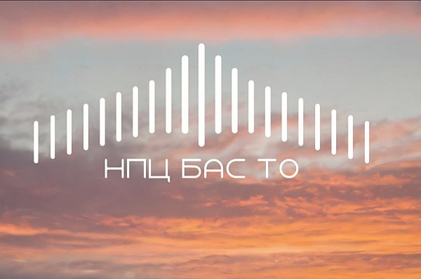 В России разработали компактный отечественный двигатель для БПЛА Российские ученые разработали компактный двигатель внутреннего сгорания для беспилотников Их производство планируется запустить в Томской области Об этом сообщает ТАСС со ссылкой на пресс службу Томского научного центра СО РАН ТНЦ СО РАН Исследователи ТНЦ СО РАН в рамках взаимодействия с крупнейшим за Уралом Научно производственным центром беспилотных авиационных систем НПЦ БАС Томской области меньше чем за год разработали отечественный компактный роторно поршневой двигатель внутреннего сгорания объемом 300 кубических сантиметров мощностью 26 кВт 36 л с который может применяться для самолетных и беспилотных конструкций с полной массой до 300 килограммов сказано в сообщении Сборка и запуск двигателя состоялись в последние дни 2025 года на опытной площадке Томского научного центра СО РАН До серийного производства разработку доведут на базе регионального центра беспилотников aviaru net n291778