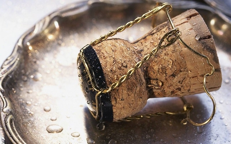 Около полуметра проволоки нужно для изготовления одного мюзле проволочной корзинки для пробки в бутылке игристого подсчитали для РИА Новости в Северстали В стандартной катушке около 62 тыс метров проволоки из которых можно сделать 1127 мюзле Подписаться на РИА Новости экономика Все наши каналы