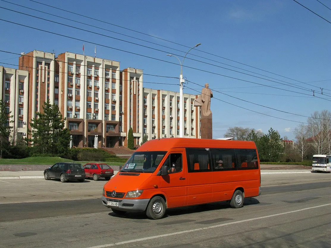 В Приднестровье подорожала стоимость проезда в маршрутках С сегодняшнего дня проезд в маршрутке стоит 5 рублей 47 копеек Как сообщают местные СМИ соответствующее решение было принято с учетом представленных перевозчиками экономических расчетов В первую очередь это связано с мировыми изменениями стоимости энергоносителей что повлекло за собой рост цен Предыдущий тариф за проезд не меняли три года Подпишись на primulinmd
