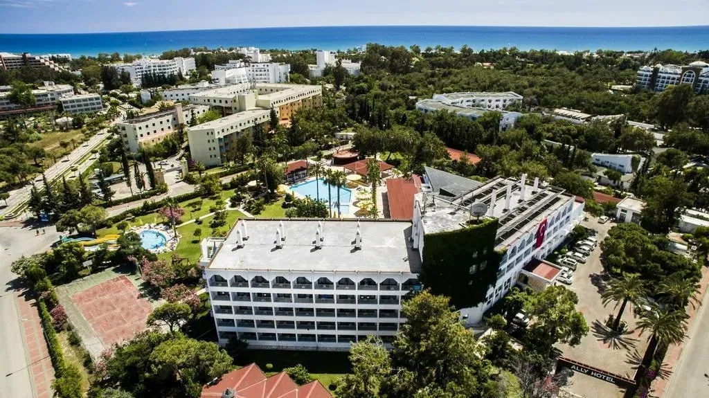 Wildberries официально открыл 4 отеля в Турции WB Travel Serra Park рядом с Сиде WB Travel Pirates Park возле Кемера WB Travel Anita Matiate в Кемере WB Travel Club Bayar в районе Аланьи Все отели работают как 4 звёздочный олл инклюзив Их не строили с нуля а лишь сменили вывеску и навели косметику Скоро в них откроется детский клуб с Фиксиками клуб партнёров