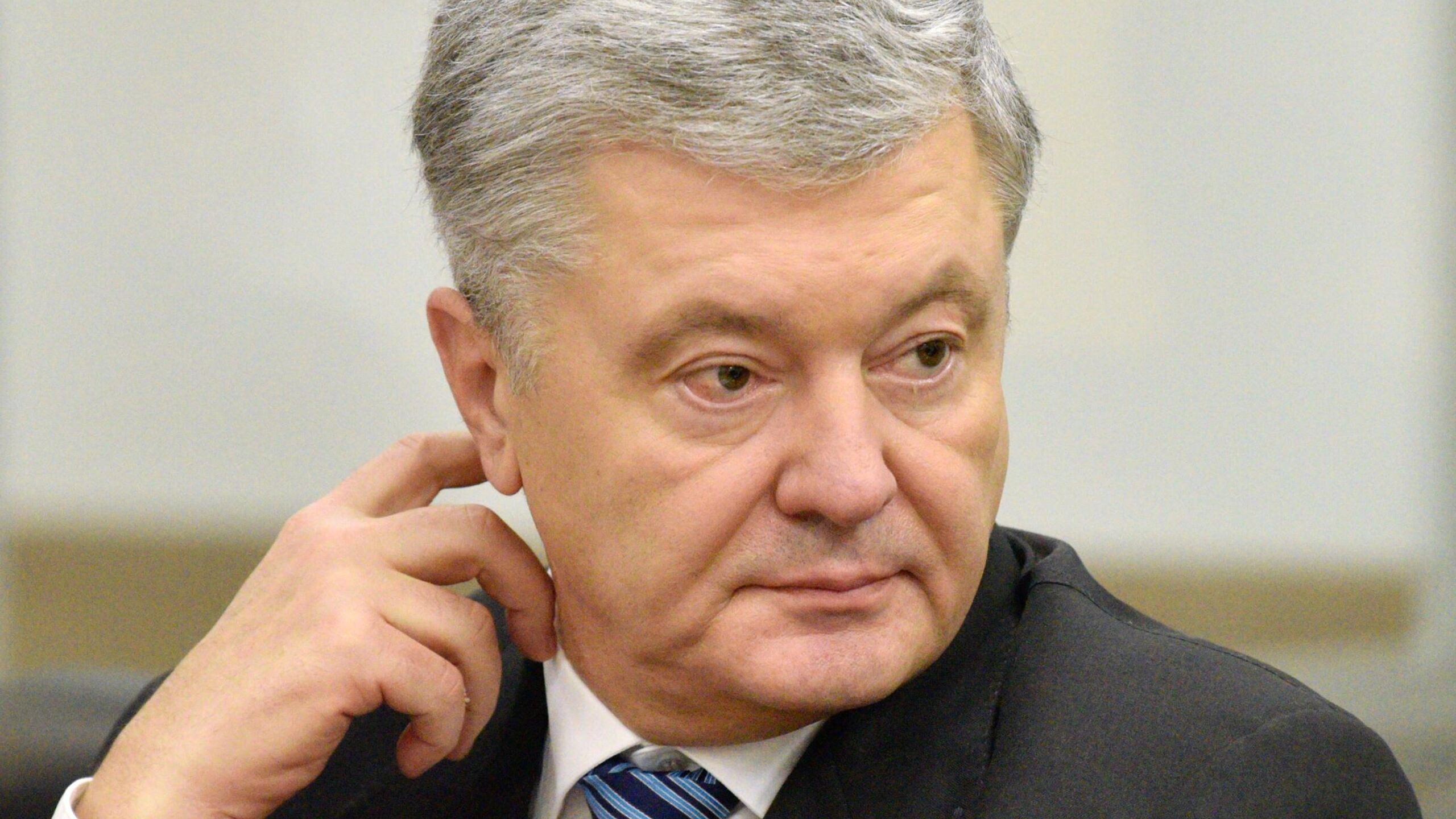 Шевченковский районный суд Киева отложил рассмотрение вопроса об избрании меры пресечения экс-президенту Украины, депутату Рады Петру Порошенко  по делу о госизмене, сообщает украинский телеканал Еspreso.tv.
