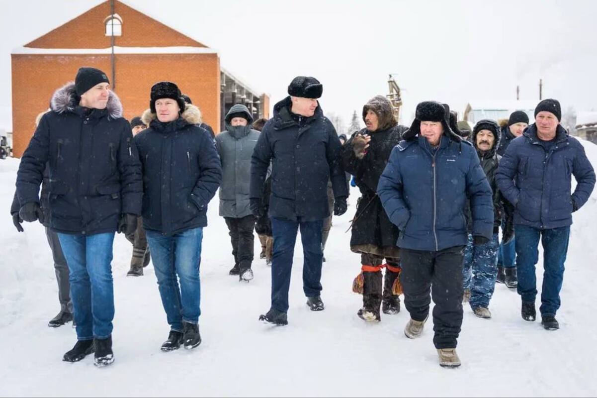 Губернатор Югры посетил стойбища и пообщался с промысловиками  Вопросы, обозначенные промысловиками, взяли в работу – это приобретение дронов для каждой бригады, строительство новых домов, которыми оленеводы пользуются в ходе деятельности, а также вопросы ветеринарного сопровождения животных.