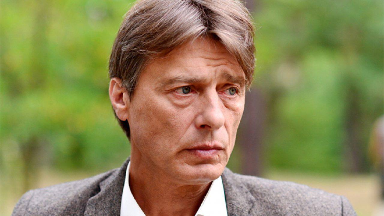 Умер народный артист России Анатолий Лобоцкий ему было 66 лет О смерти актёра сообщила его жена Лобоцкий был известен по фильмам и сериалам Зависть богов Молодёжка и другим работам в кино и театре bezposhady