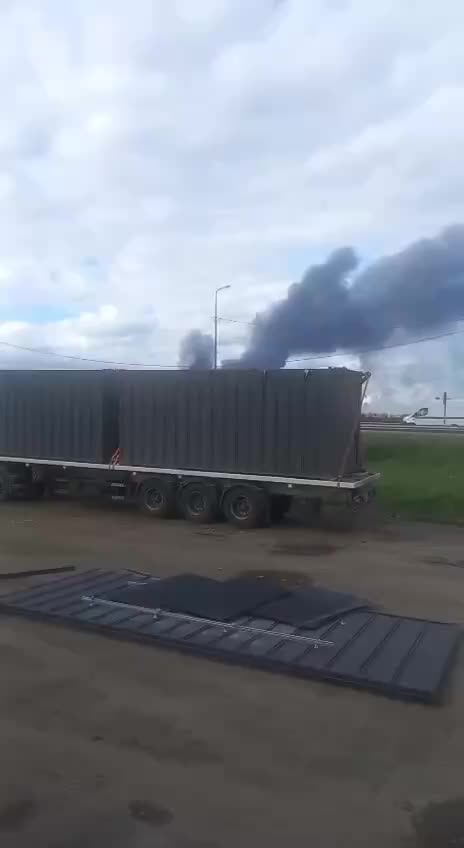 Дроны взлетают из фуры в Усолье, после чего грузовик загорелся