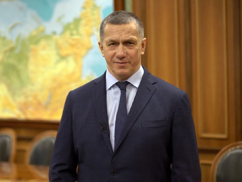 Полпред Президента РФ в ДФО Юрий Трутнев поздравил центр ВОИН с 3 летием Созданный по поручению Президента РФ Владимира Путина Центр военно спортивной подготовки и патриотического воспитания молодежи ВОИН стал пространством для роста и развития подрастающих поколений За три года открыты филиалы в 21 регионе России разработано 35 образовательных программ состав инструкторов насчитывает 400 человек Более 100 тыс курсантов получили знания и навыки благодаря которым смогут постоять за себя своих близких и Отчизну Юрий Трутнев выразил благодарность сотрудникам Центра за их труд терпение и преданность делу Тысячи семей уверены в будущем своих детей а страна получает достойных граждан готовых и умеющих служить России отметил Председатель Наблюдательного совета Центра ВОИН Юрий Трутнев ХАБАРОВСКИЙ КРАЙ в МАХ