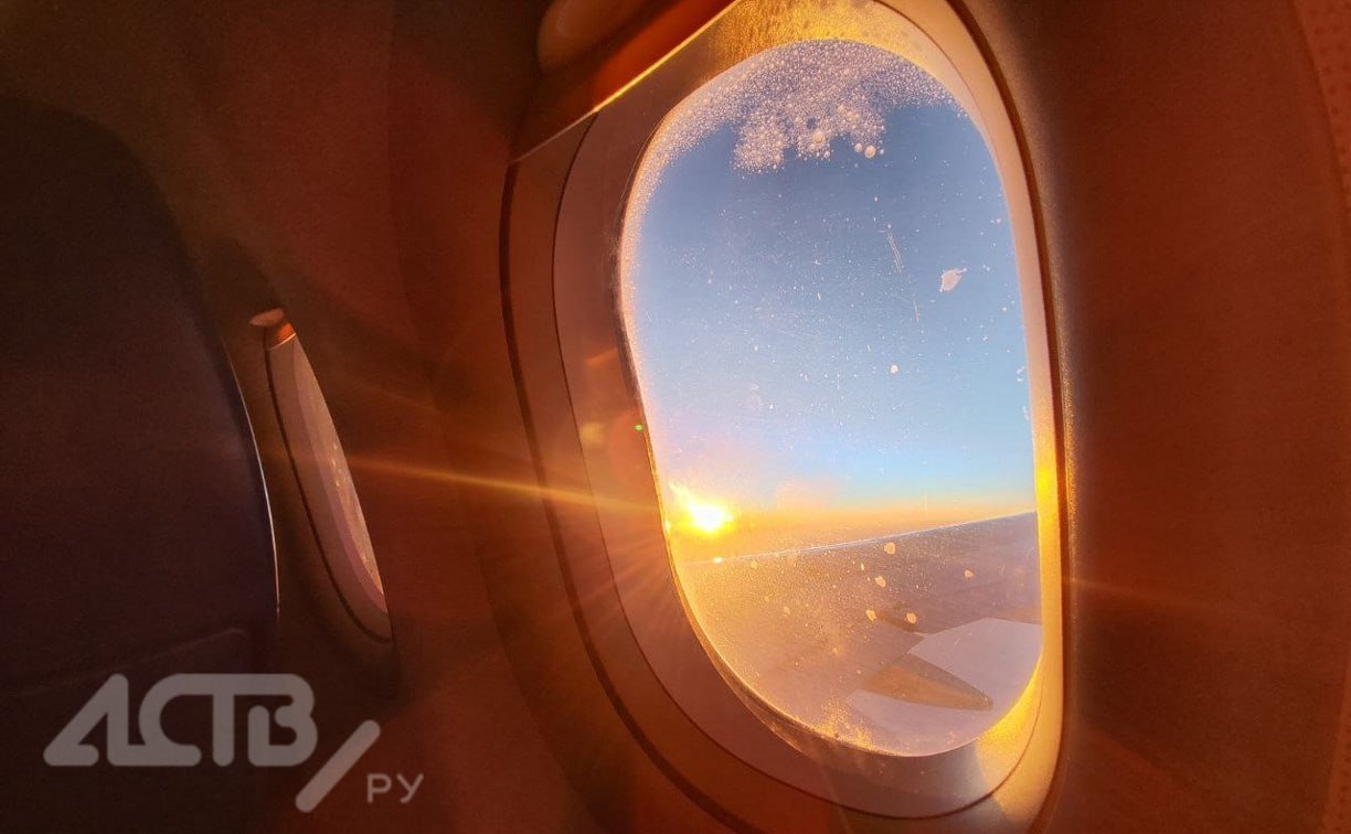 Аэрофлот открыл продажи субсидированных билетов Аэрофлот анонсировал старт продажи билетов по субсидированным и плоским тарифам на рейсы весенне летнего расписания из Москвы в города Дальнего Востока В этом году географию льготных перелётов расширили до 25 направлений сообщили в областном минтрансе Билеты на рейсы Аэрофлота и России доступны с 1 апреля до 25 октября включительно для жителей ДФО и льготных категорий граждан Стоимость субсидируемых тарифов на рейсы по маршруту Южно Сахалинск Москва составит Для жителей ДФО 10 200 рублей Для молодежи и пенсионеров а также иных льготных категорий граждан 7 300 рублей Кроме того как добавляют в Аэрофлоте в течение ближайших трёх дней поэтапно откроется продажа билетов на рейсы между пунктами Дальнего Востока выполняемые авиакомпанией Аврора Подробную информацию об оформлении перевозки можно отслеживать на сайте Аэрофлота в разделе Субсидированные перевозки Прислать новость Подписывайся на нас MAX Telegram WhatsApp ВК