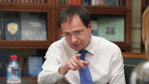 Украина осудила Мединского на 10 лет с конфискацией Помощника президента РФ Владимира Мединского на Украине заочно осудили на десять лет лишения свободы с конфискацией имущества