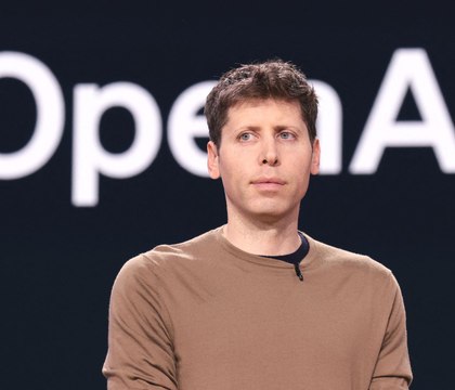 Глава OpenAI Сэм Альтман заявил что ChatGPT используют более 800 миллионов человек в неделю Генеральный директор OpenAI Сэм Альтман заявил что число еженедельно активных пользователей ChatGPT достигло 800 миллионов что свидетельствует о росте популярности сервиса среди потребителей разработчиков компаний и государственных учреждений
