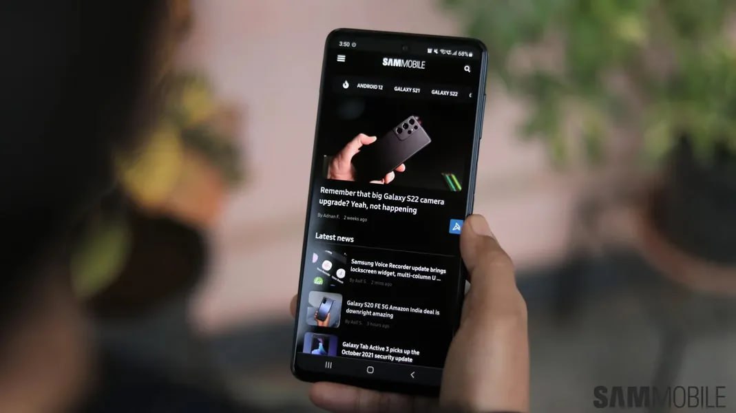 Четыре года поддержки для LTE-версии Samsung Galaxy A22 и F52 5G, а также планшета Galaxy Tab S7 FE подошли к концу: Samsung прекращает поддержку этих устройств. Все три модели вышли в продажу в июне 2021 года. Galaxy A22 5G и Galaxy F52 5G дебютировали с Android 11 из коробки и в ходе жизненного цикла получили два больших обновления. Пользователям Galaxy Tab S7 FE повезло больше — они получили три больших обновления, финальной стала Android 14. При этом ни одно из трех устройств не получило One UI 7.0. Напомним, сегодня ближе к вечеру состоится премьера новых складных смартфонов Samsung — Galaxy Z Fold7 и Galaxy Z Flip7. Оба получат One UI 8 на базе Android 16 из коробки. Вот и получается, что поддержка Galaxy A22, Galaxy F52 5G и Galaxy Tab S7 FE прекращена буквально накануне выхода One UI 8. К слову, в августе Samsung перестанет обновлять и LTE-версию Galaxy A22 она вышла чуть позже версии с поддержкой 5G .