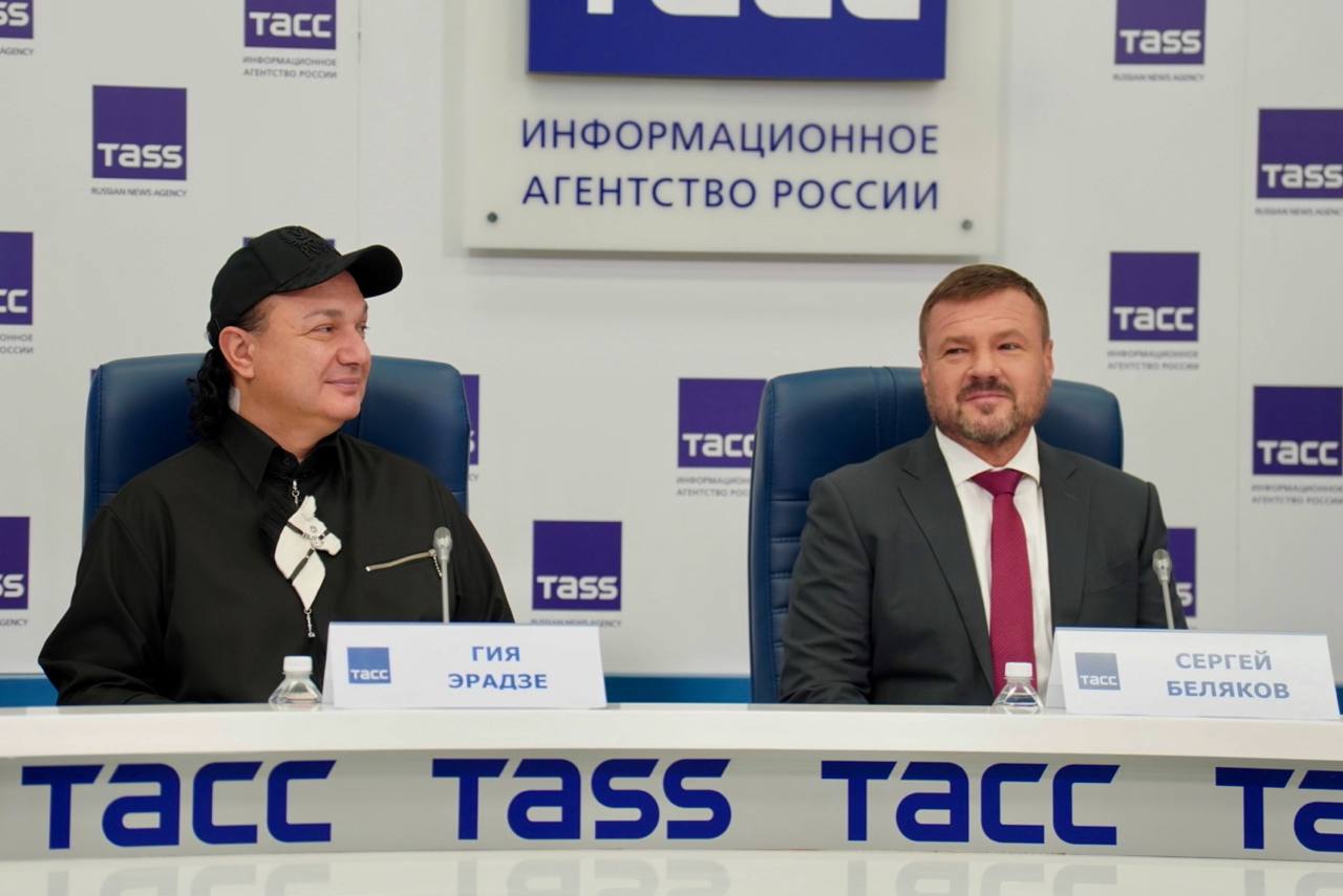 Спектакли Росгосцирка в новых регионах увидели более 1 миллиона человек С 2022 года проводится масштабная работа в ЛНР и ДНР где за 11 месяцев этого года прошло уже 250 представлений их увидели более 350 000 человек А всего за этот период прошло 767 спектаклей которые увидели более 1 миллиона человек В планах на 2026 год присоединение цирков в новых регионах к системе Росгосцирка Смотрите прямую трансляцию в официальной группе Росгосцирка в ВКонтакте   vkvideo ru video 92464423 456243991 uh e819e112d129a4