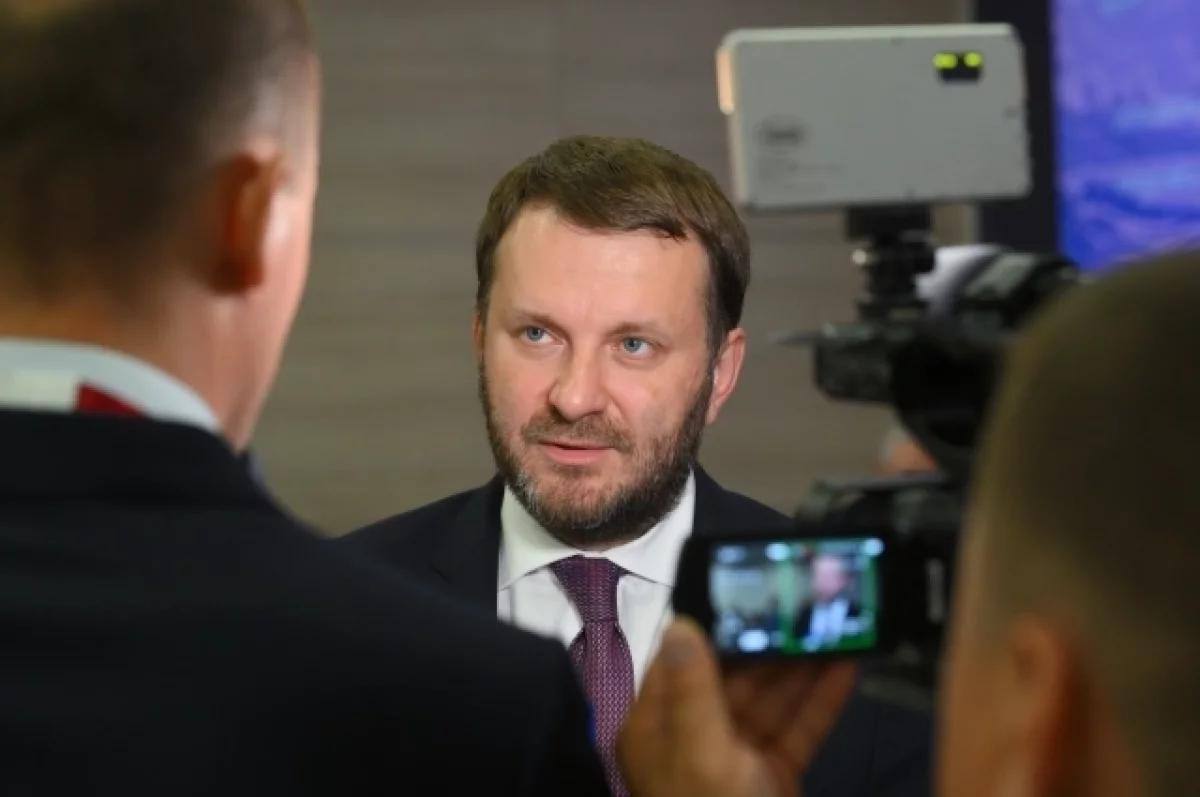 Заместитель главы Администрации президента РФ Орешкин заявил, что за два года действия антироссийских санкций экономика страны продемонстрировала рост почти на 9%. «Российская экономика уже адаптировалась к условиям внешних ограничений. Более того, некоторые из них оборачиваются в нашу пользу. Бизнес показывает, что способен работать в этих условиях», — отметил он.