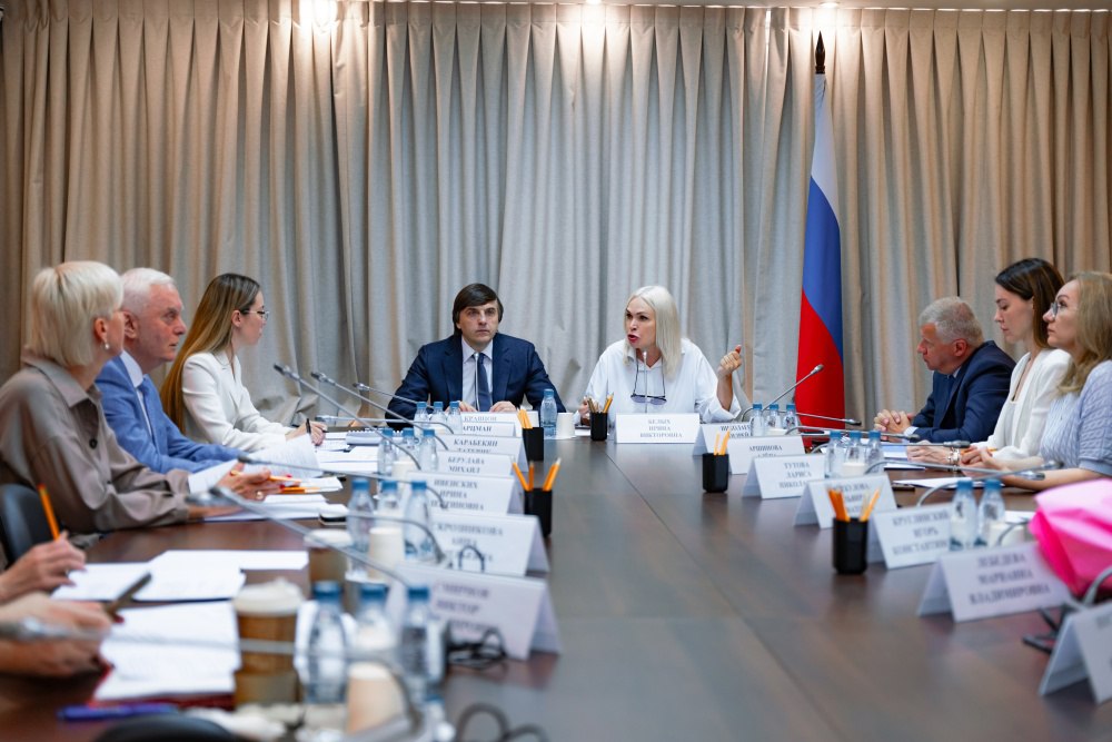 Итоги 2024 года в сфере образования обсудили на заседании Комитета Госдумы по просвещению Министр просвещения РФ Сергей Кравцов 7 июля принял участие в заседании Комитета Госдумы по просвещению. На мероприятии обсудили национальный доклад о реализации государственной политики в сфере образования, а также подготовку Стратегии развития образования.